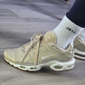 Nike Women's Cream Sneakers